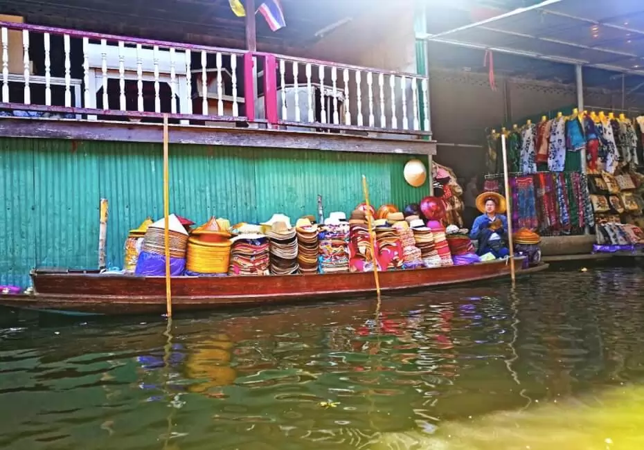 Damnoen Saduak Floating Market & Maeklong Railway Market Tour
